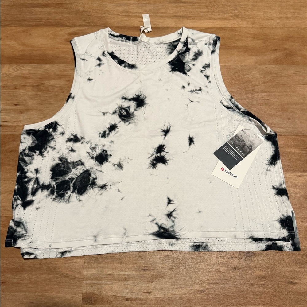 Lululemon Train to Be Top